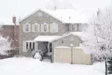 Porte de garage isolée pour l'hiver