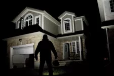 Pourquoi ne devriez-vous jamais laisser votre porte de garage ouverte lorsque vous dormez