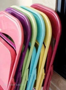 Placez des tables et des chaises